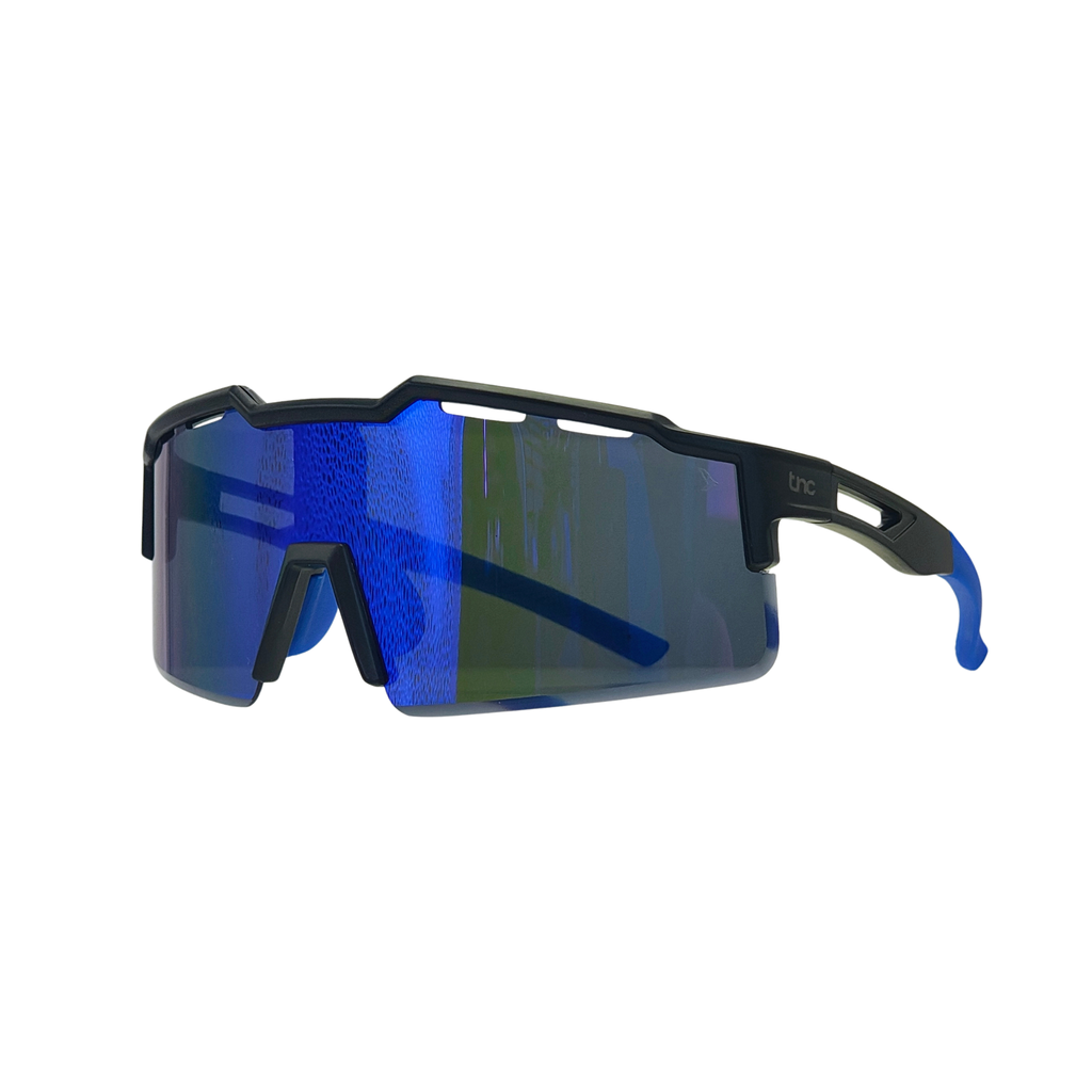 Óculos de sol esportivo Olimpo preto com lente azul espelhada em perspectiva lateral