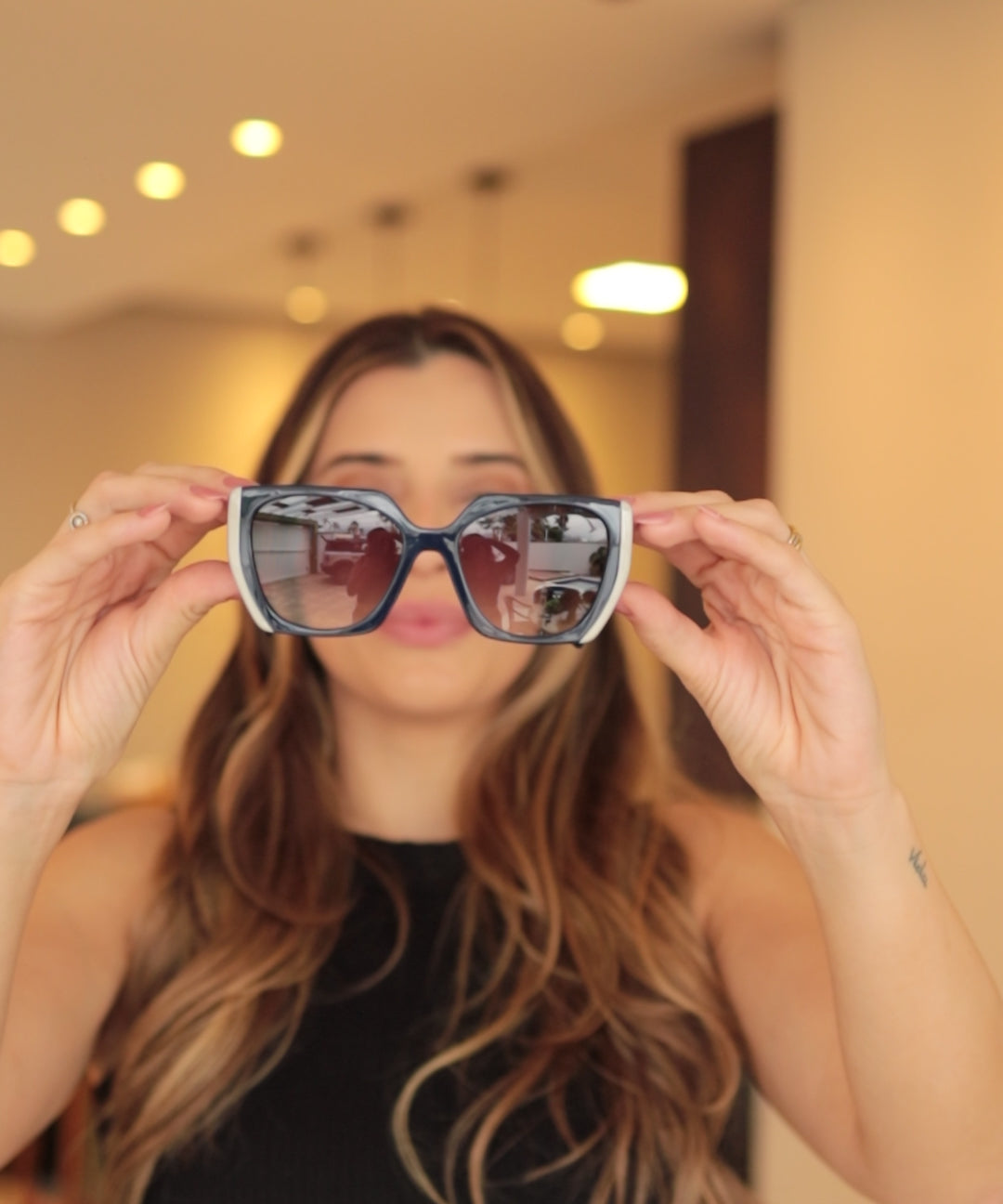 ÓCULOS JADE 2Q1A0738.MP4