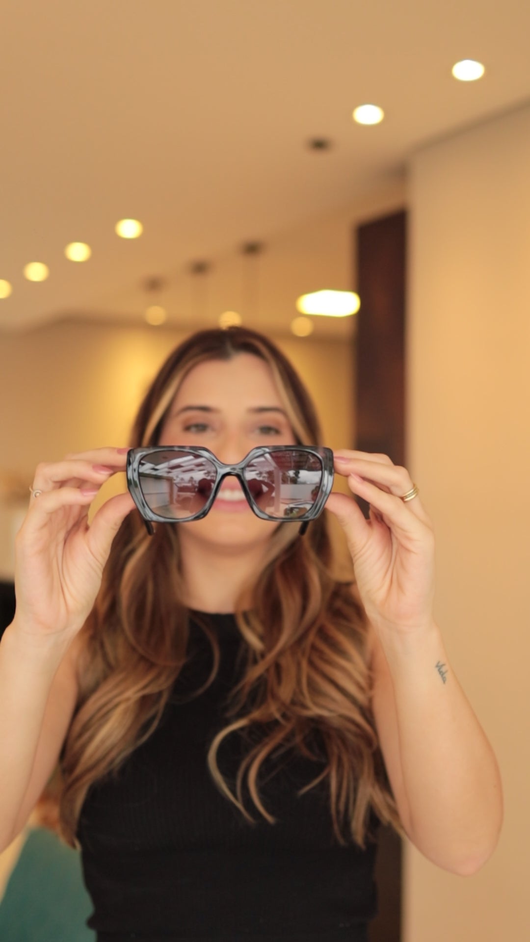 ÓCULOS JADE 2Q1A0739.MP4